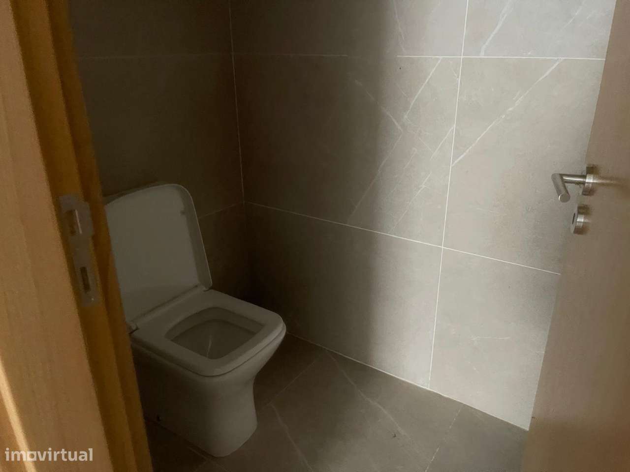 Arrenda-se T0 junto à Rotunda do Marquês no Porto - Grande imagem: 5/13