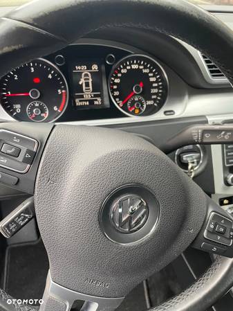 Volkswagen Passat 2.0 TDI Highline - 11