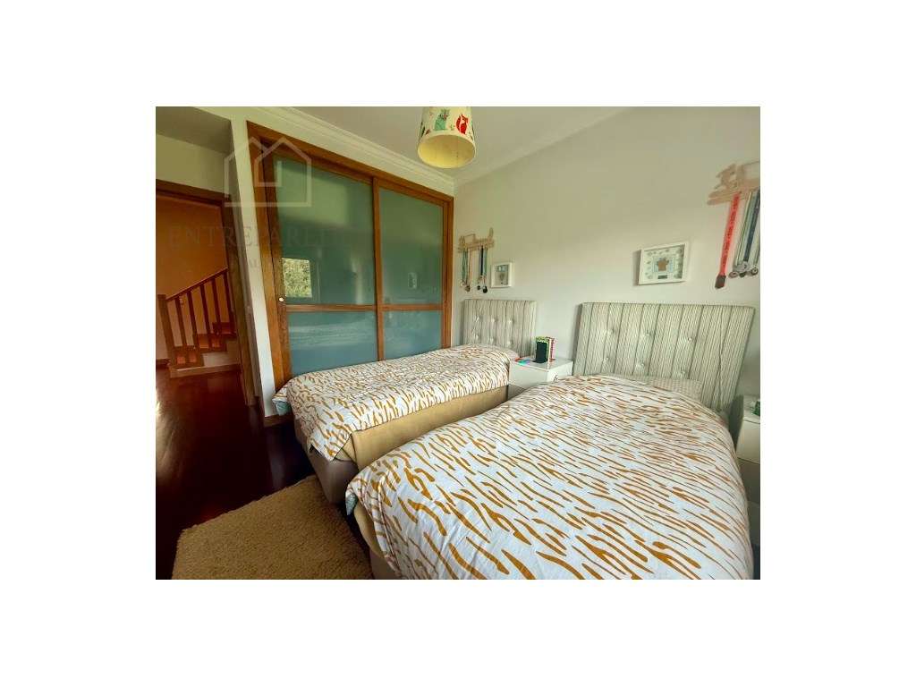 Moradia em banda T3+1 com terraço, perto da praia - para comprar em...-7