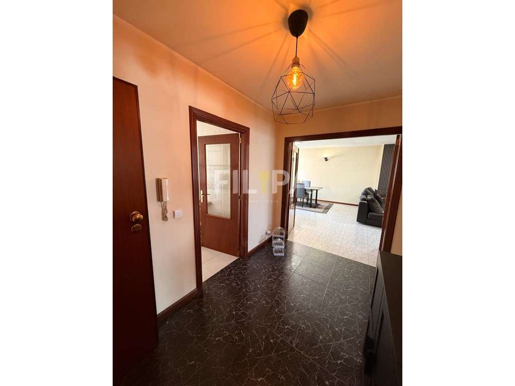 Excelente T2 em Valongo com varanda e garagem!-11