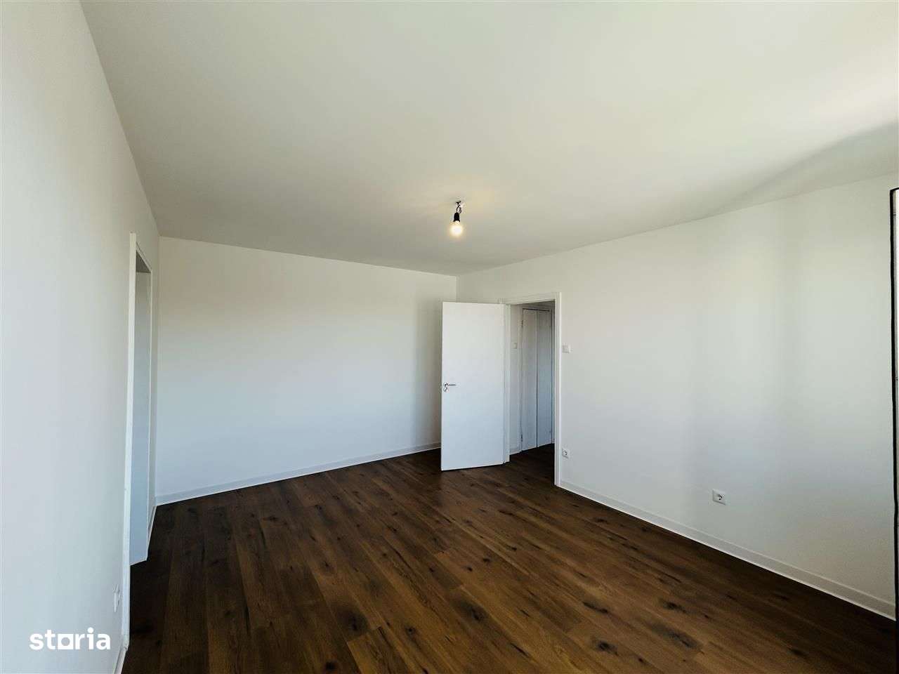 Apartament 2 camere, balcon - 47 mp, renovat complet, etaj 2 - Imagine principală: 4/7