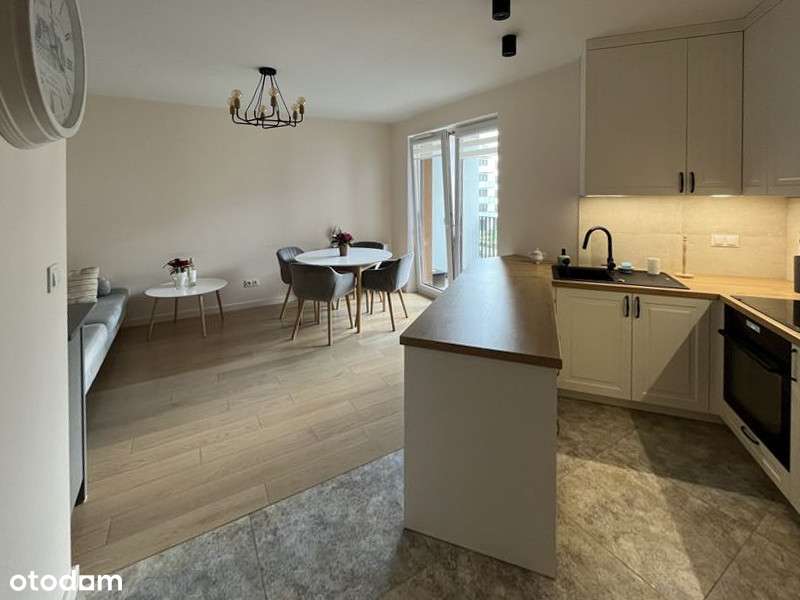 2-pokojowe mieszkanie z 2 garażami i komórką | Praga Południe - Pełny obrazek: 2/8