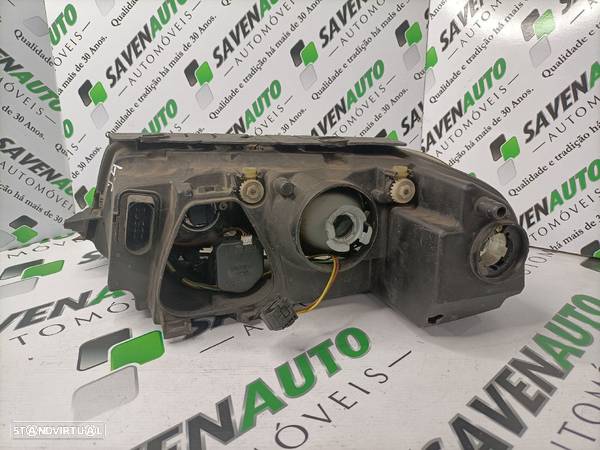 Farol Dto Volkswagen Passat (3B3) - 2