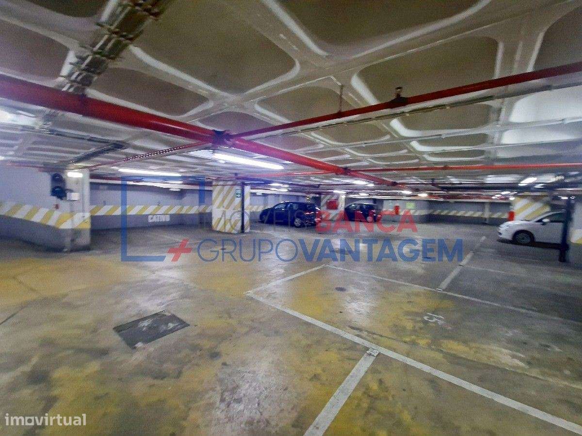 LUGAR DE PARQUEAMENTO - CHIADO - Grande imagem: 4/8