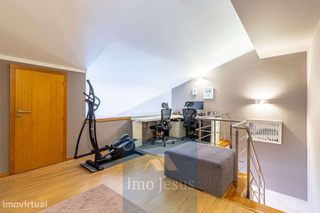 Apartamento T2+1 Triplex Canelas-9