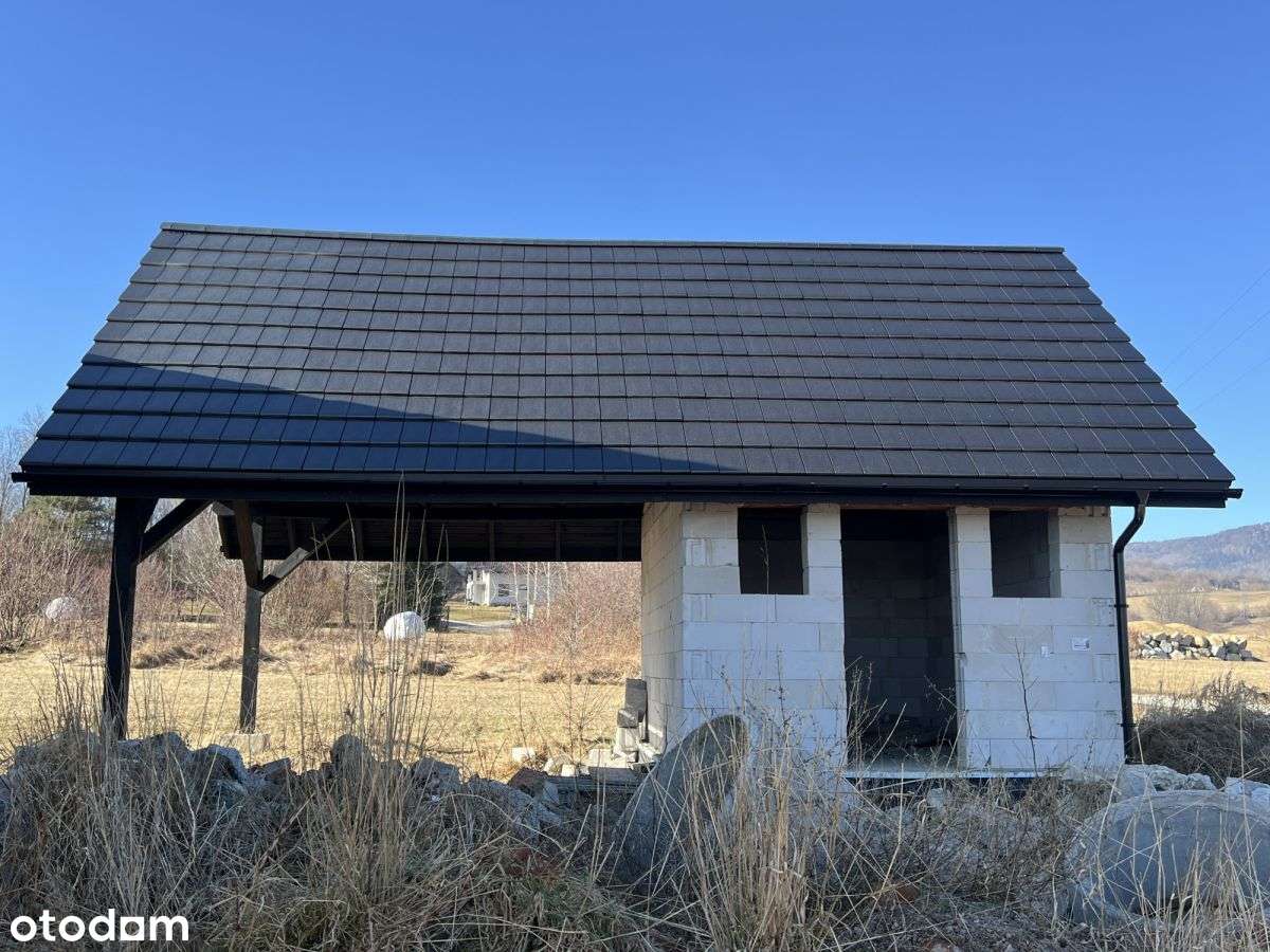 Widokowa działka z rozpoczętą budową-3