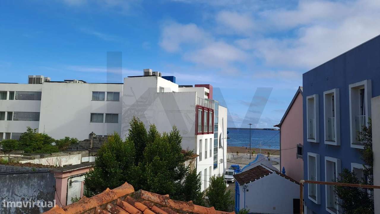 Moradia T2 por reabilitar a 50m da praia - Praia da Vitória - Grande imagem: 4/7