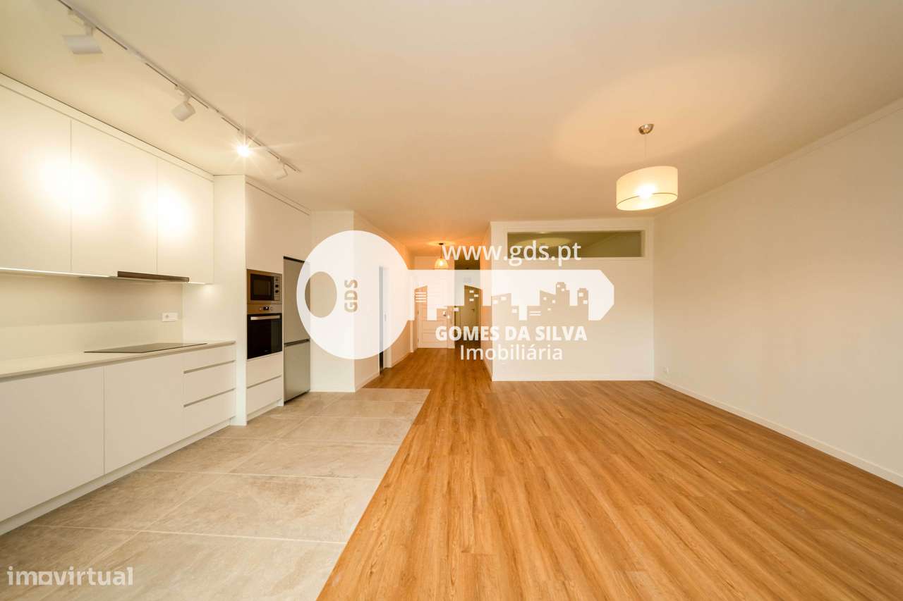 Apartamento T4 para arrendamento na Rua Conselheiro Januário - Grande imagem: 3/28