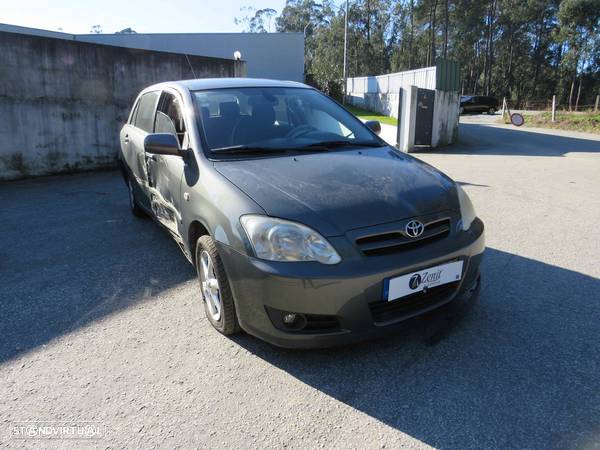 Toyota Corolla 1.4 D (90cv) de 2005 - Peças Usadas (8126) - 1