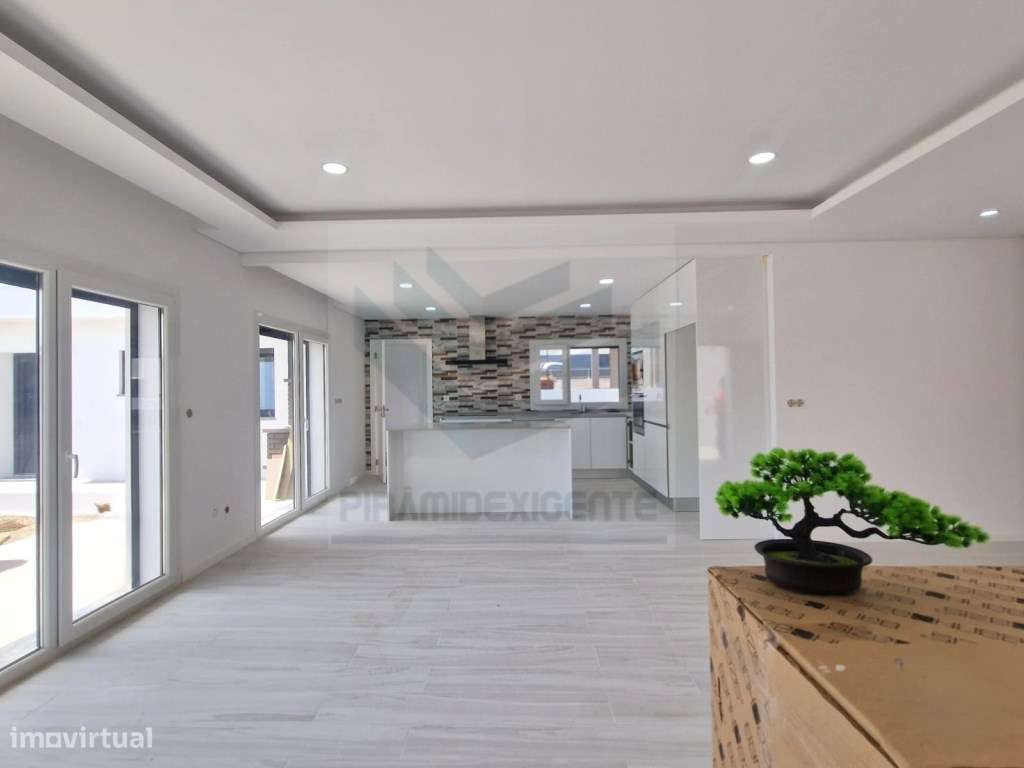 Moradia Isolada, Fernão Ferro, 2 Suítes, open space 46m2-5