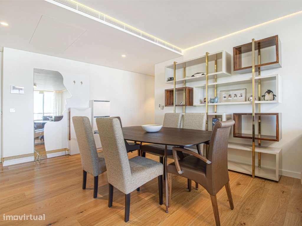 Apartamento T2 com varanda, estacionamento no Condomínio Infinity-6