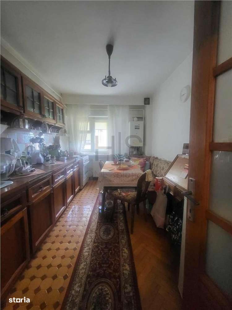 Apartament 3 Camere, Decomandat, zona Piata Moldovei-1
