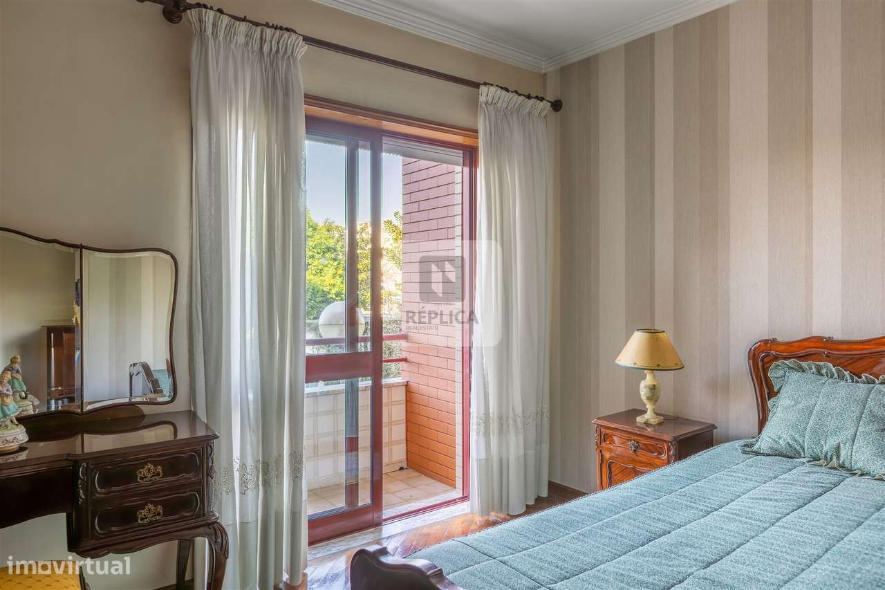 Apartamento T2 com varanda e Garagem em Matosinhos-19