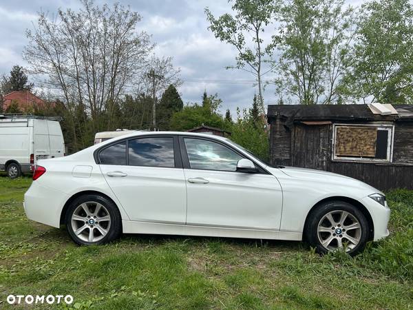 BMW Seria 3 320i - 38