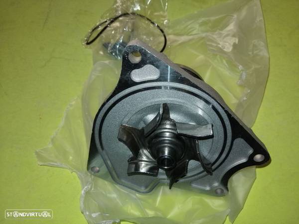 Bomba de água Mitsubishi Canter 4M40 4M42 NOVA - 2