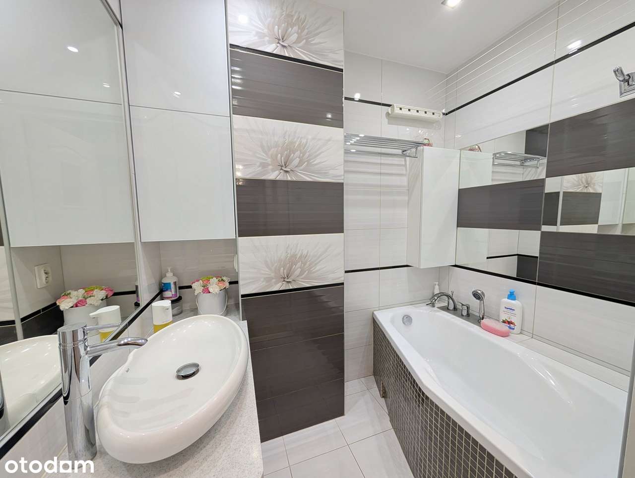 Czteropokojowe mieszkanie po remoncie i gotowe do zamieszkania-9