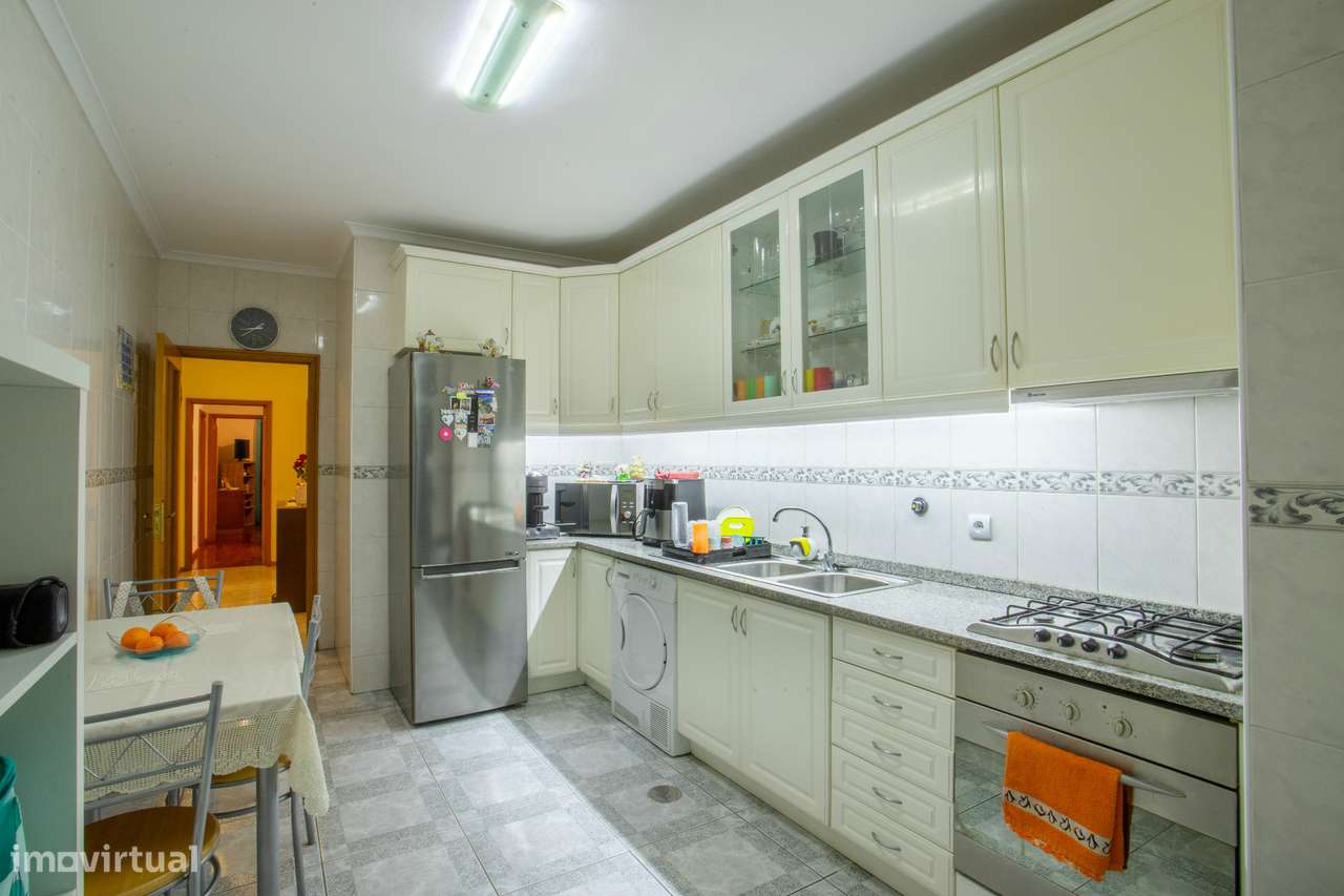 T2+1, em Vila Nova de Gaia, com garagem e varanda-6