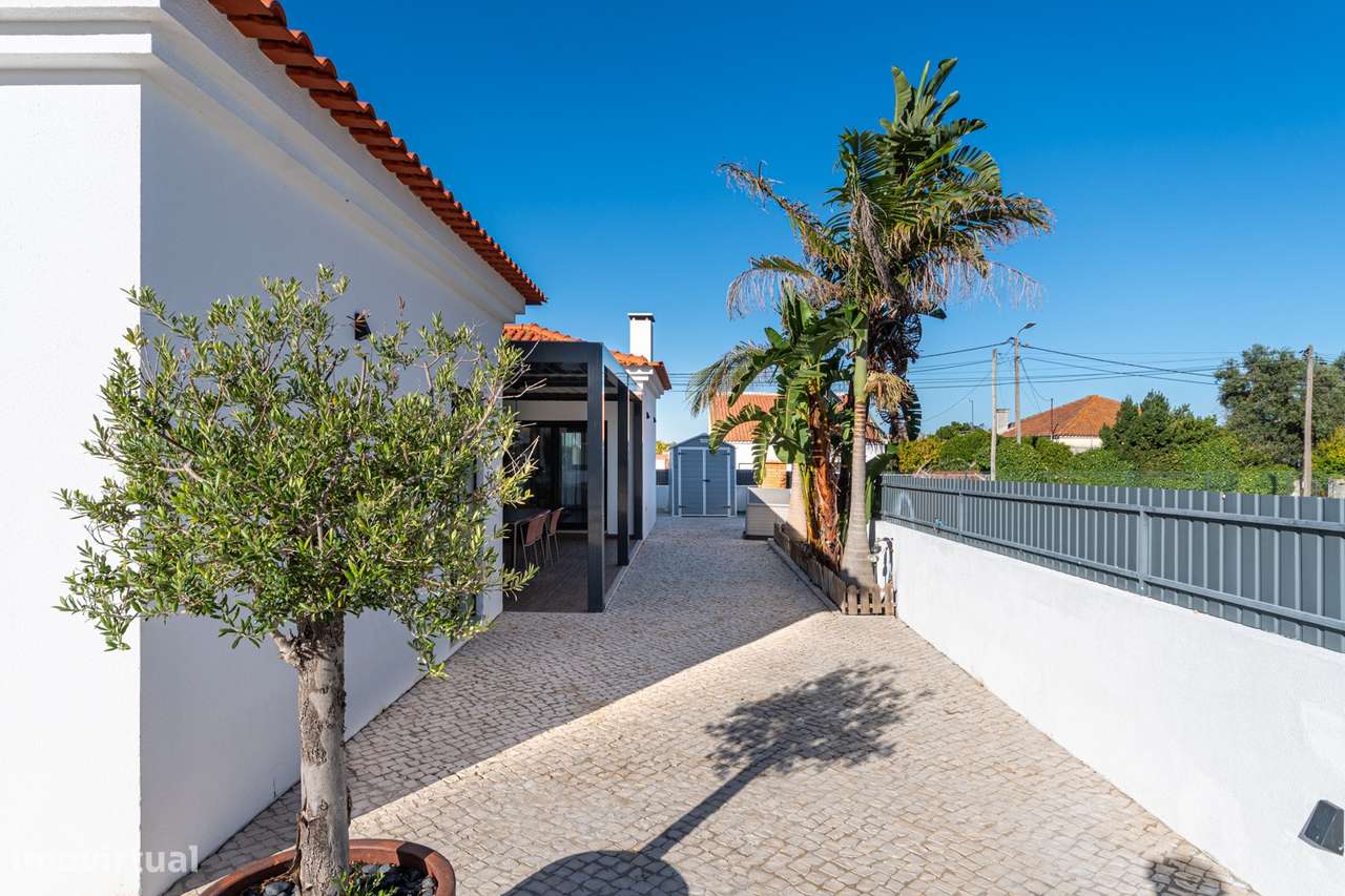 Excelente Moradia térrea Semi nova com piscina na Moita-26