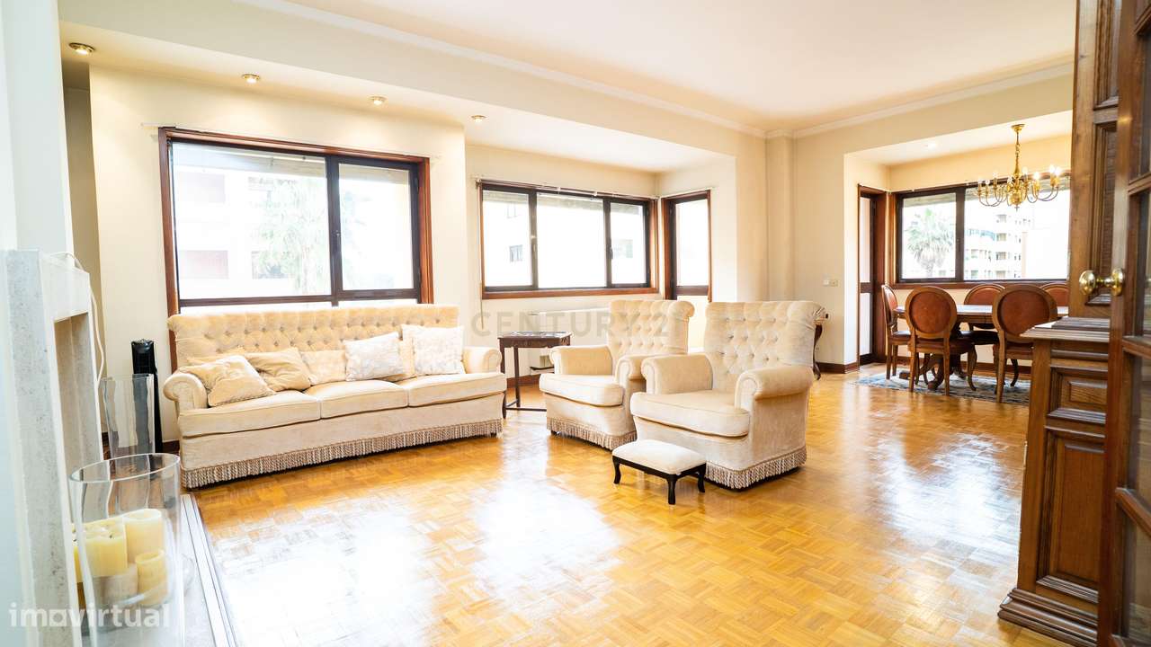 Apartamento T3 com estacionamento na Rua Padre Américo - Grande imagem: 5/44