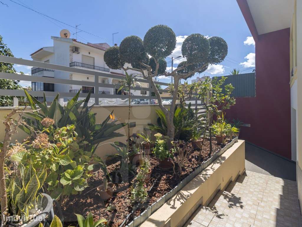 Moradia recente T3 | com Cave, Garagem e Espaço Exterior | Cavaquin... - Grande imagem: 1/37