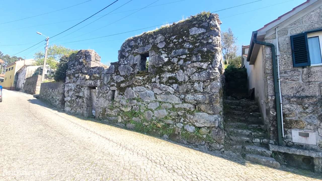 Habitação em ruína para restauro Figueiró-0