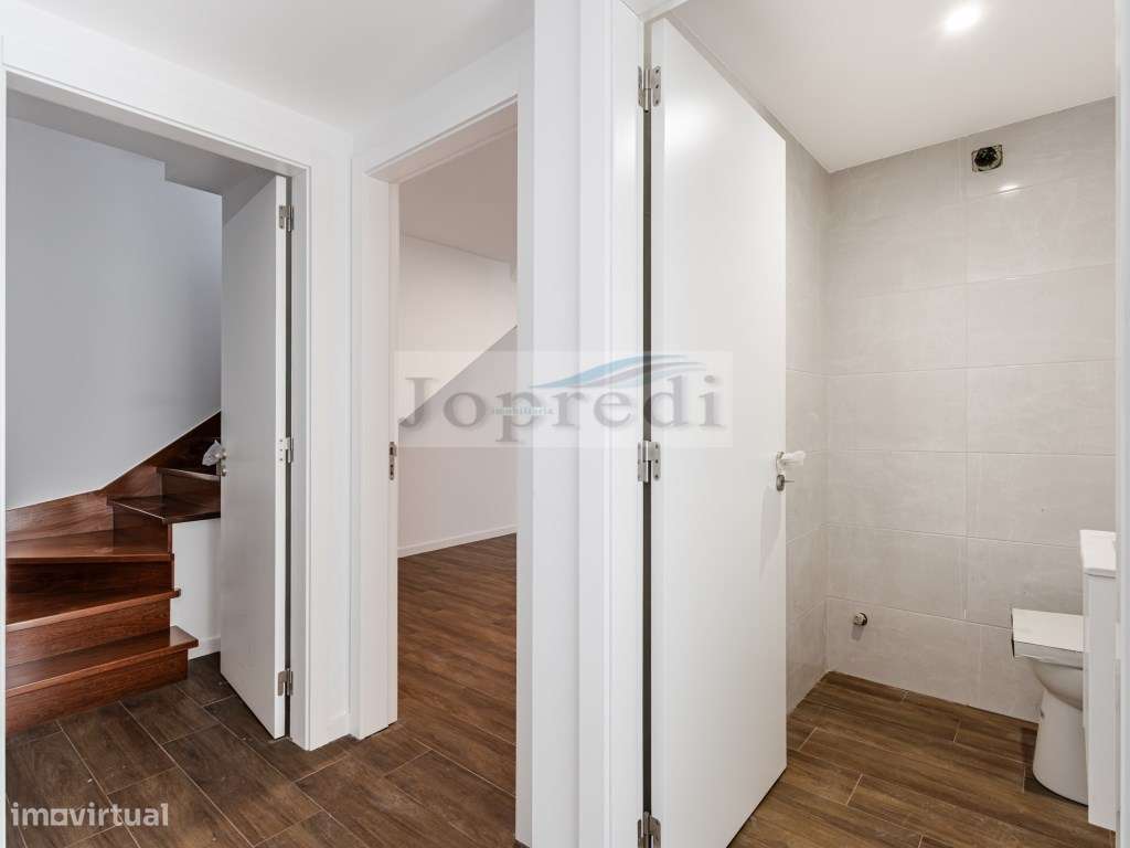 Moradia Geminada T4 nova-29