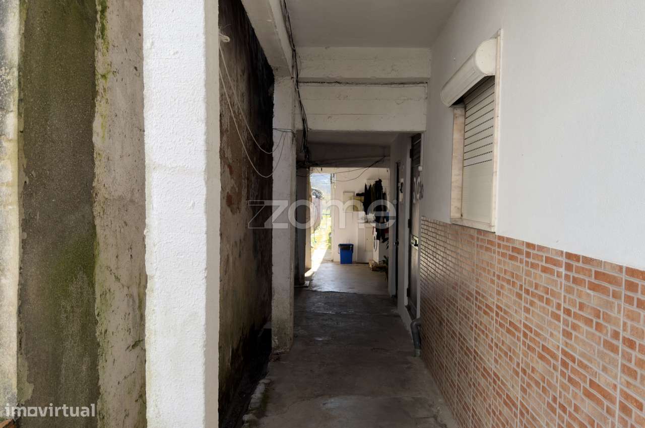 Apartamento T2 com terreno e arrumo na Adémia de Cima - Grande imagem: 2/19