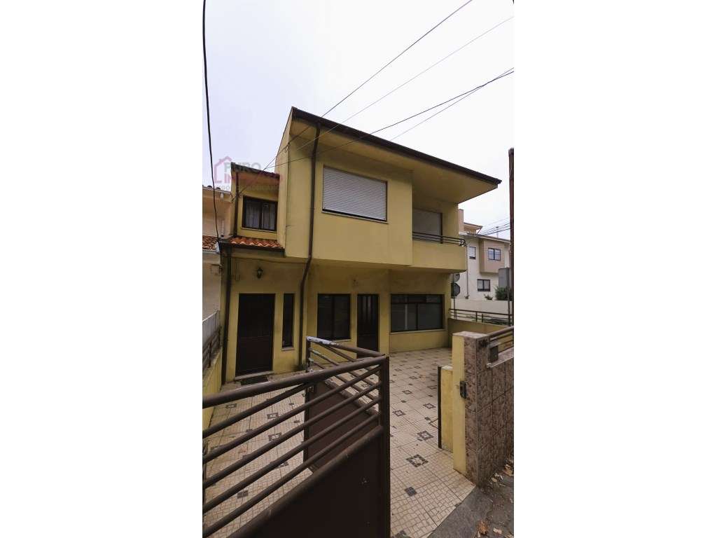 Prédio com T2 + Espaço Comercial | Duas Entradas Independentes | Po...-18