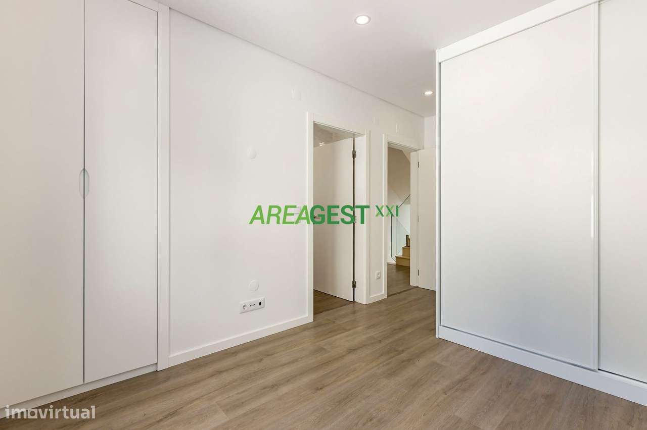 Moradia V4+1 no Casal Novo, Caneças-13