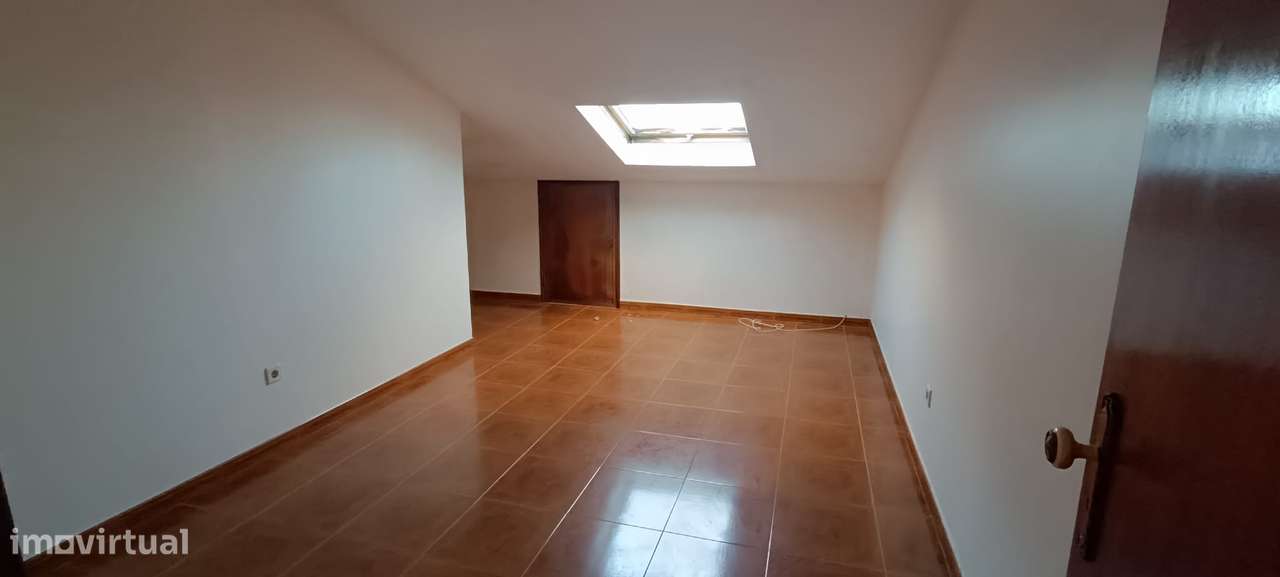 Moradia T6 com Cave, R/Chão e Sótão Aproveitado | A 3 km de Tomar-10