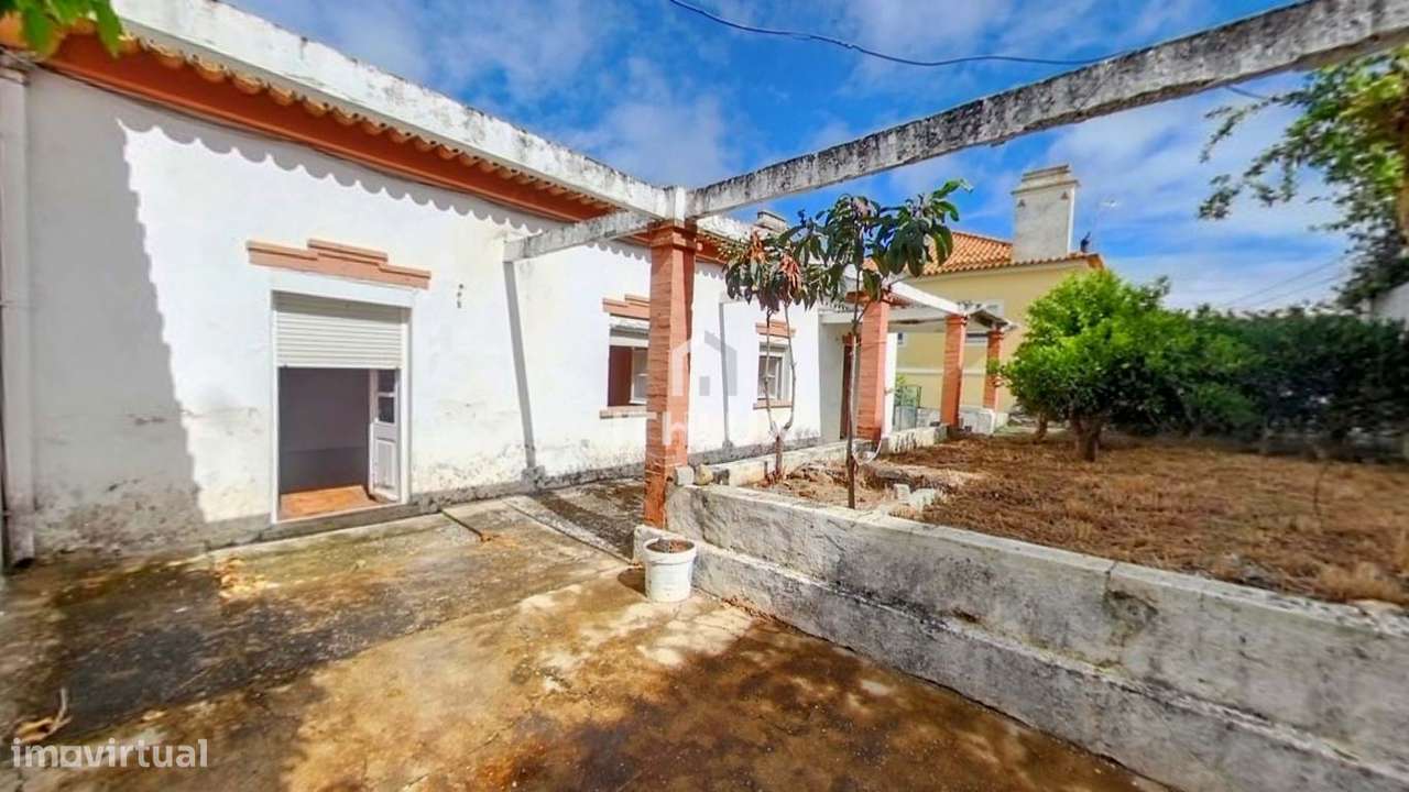 Duas moradias com 19 divisões, localizadas no Bairro Stª LUZIA – Elvas - Grande imagem: 3/44