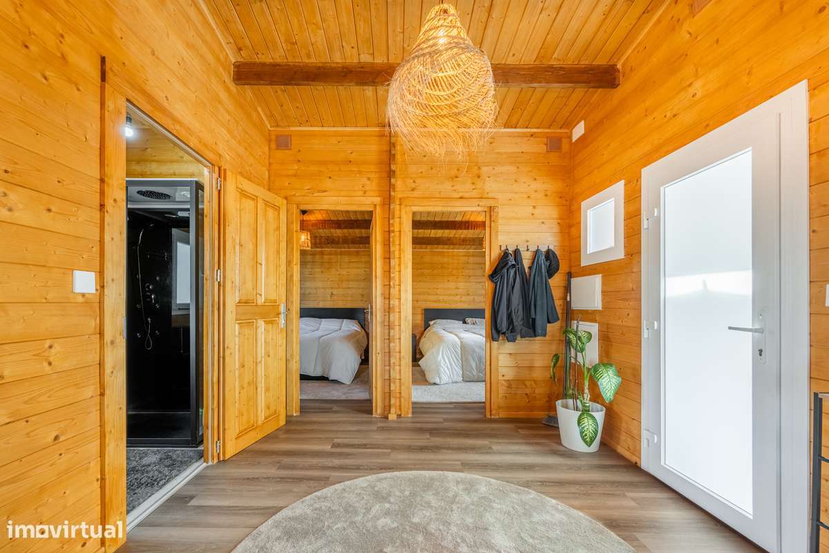 Moradia individual T2 térrea com piscina-9