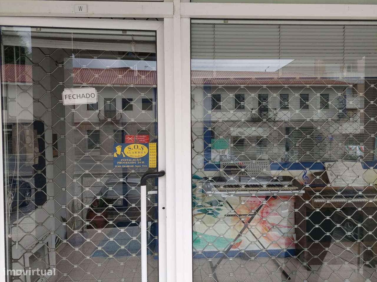 Espaço Comercial com 2 pisos para venda em Lordelo , Paredes-4