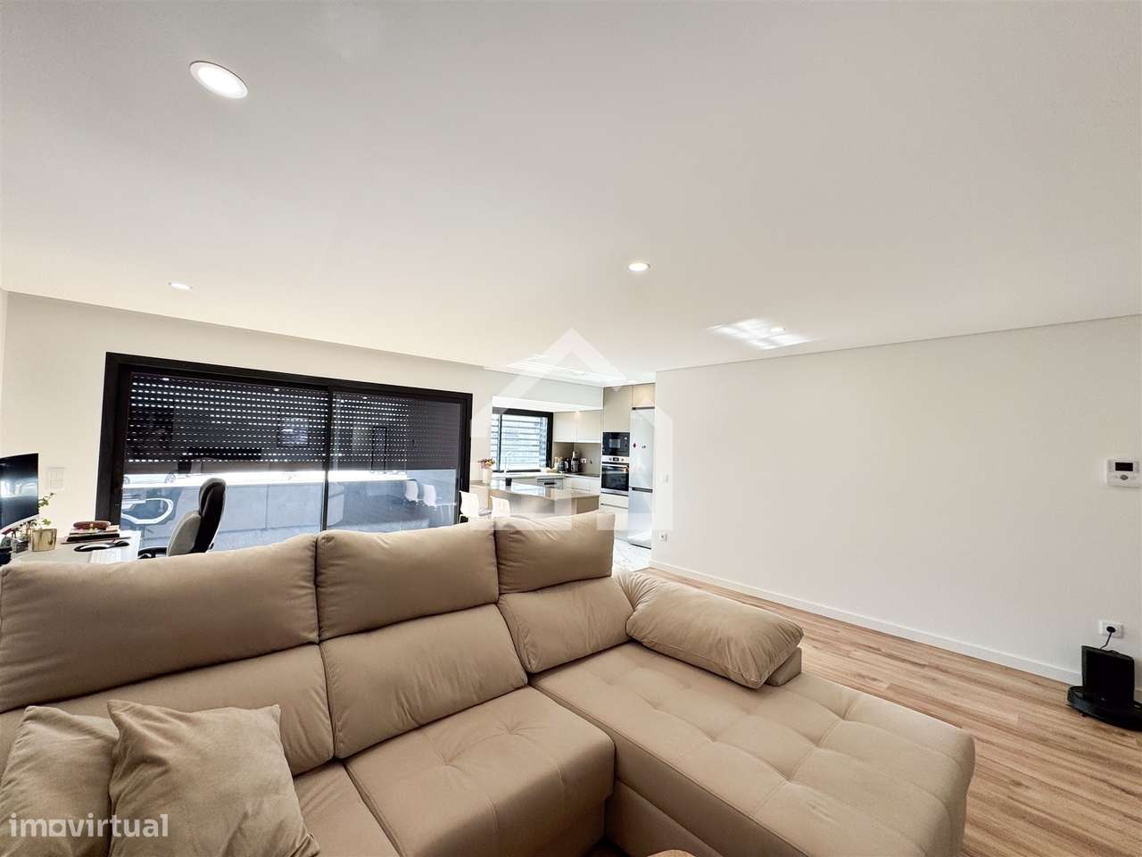 T2 com Terraço e Piscina - Santa Maria da Feira - Grande imagem: 4/18