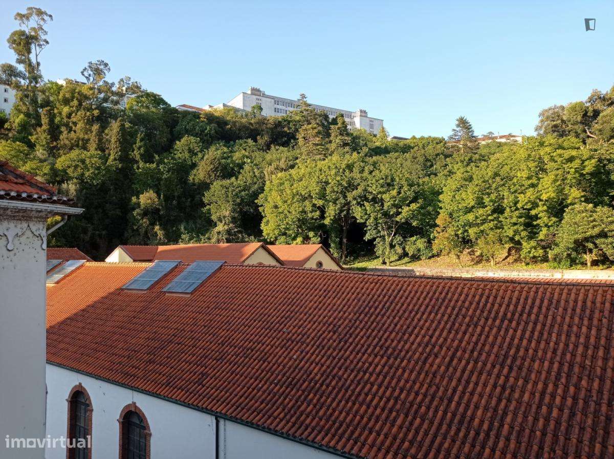 Quarto - localizado em Baixa Coimbra - Grande imagem: 4/10