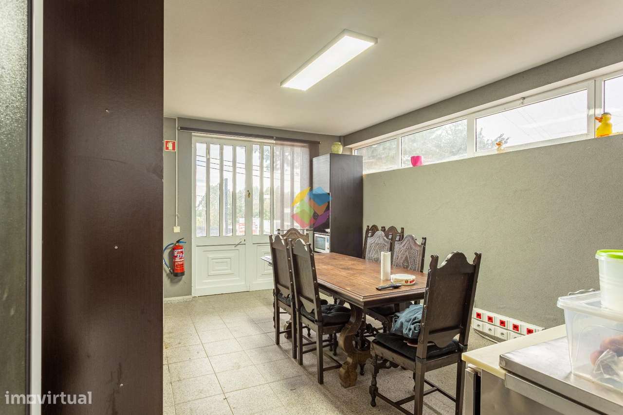 Armazém na Zona Industrial de São João de Vêr - Grande imagem: 5/29