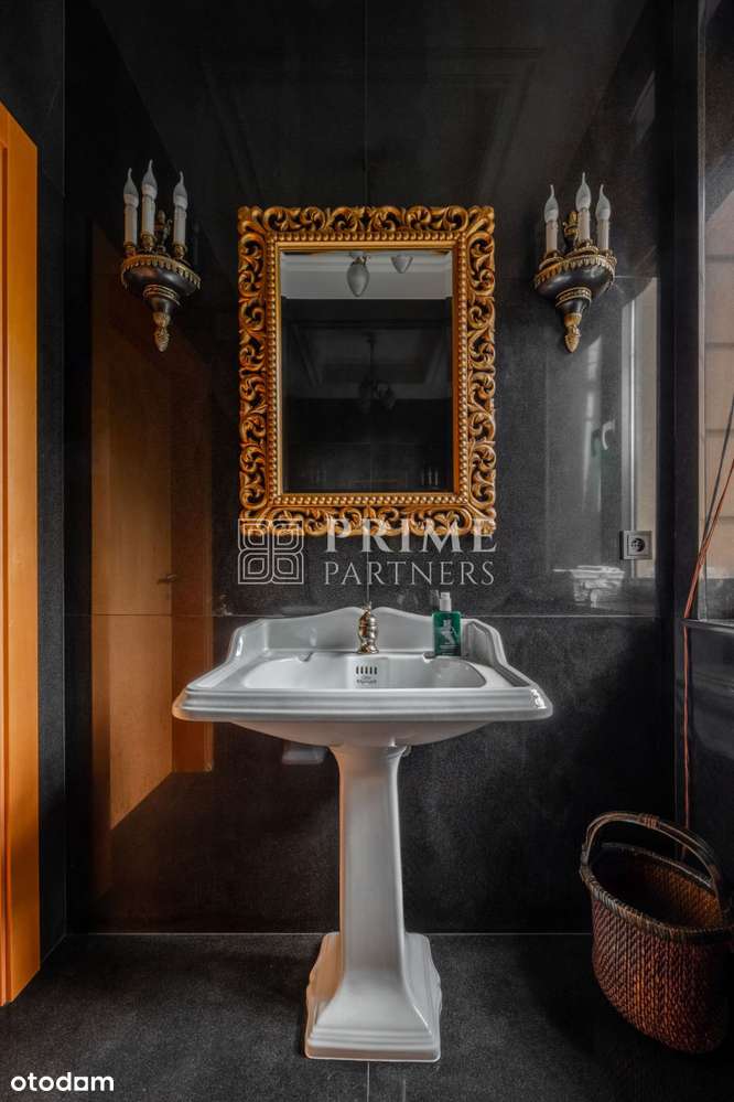 Reprezentacyjna rezydencja z basenem-16