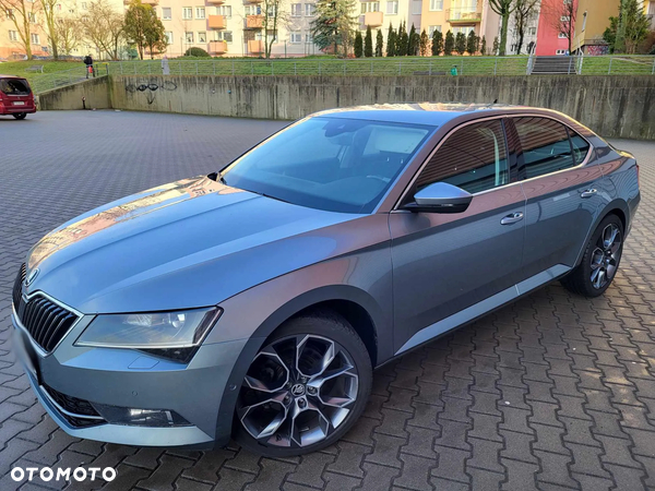 Skoda Superb 2.0 TDI DSG Sportline - 15