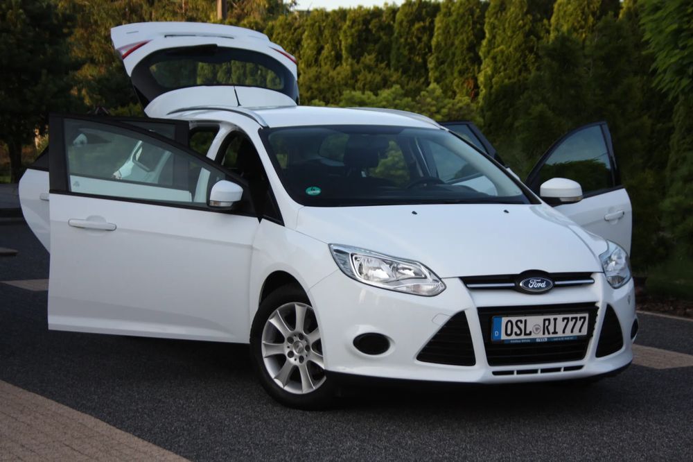 Ford Focus Mk3 (2010-2018) 1.0 EcoBoost Start-Stopp-System Champions Edition 2013