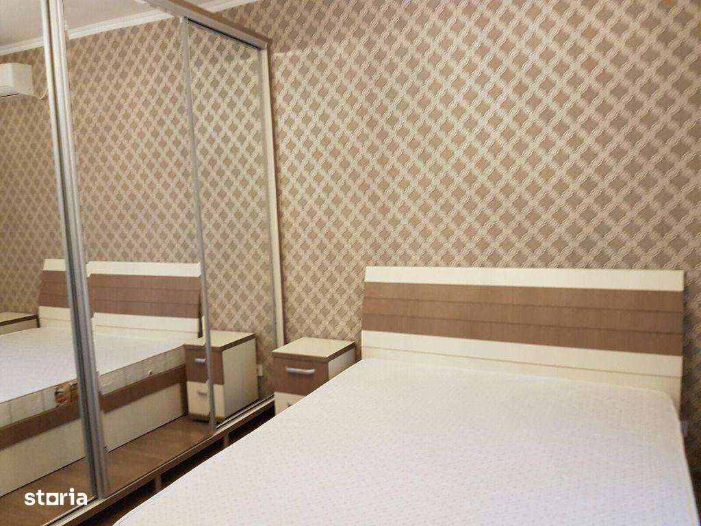 Vila 4 camere D+P+1E mobilata si utilata zona Prelungurea Ghencea - Imagine principală: 5/8