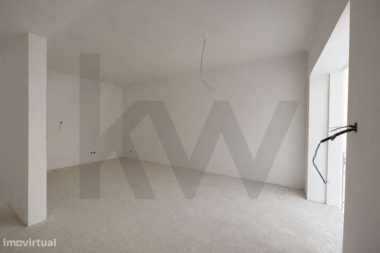 Apartamento T2 Totalmente Remodelado no centro de Monte Abraão – Confo-8
