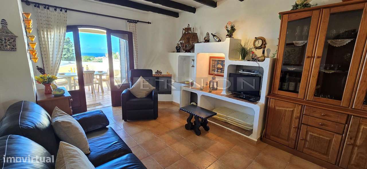 Algarve, Apartamento T2 semi-renovado com vista mar e estacionamento c-5