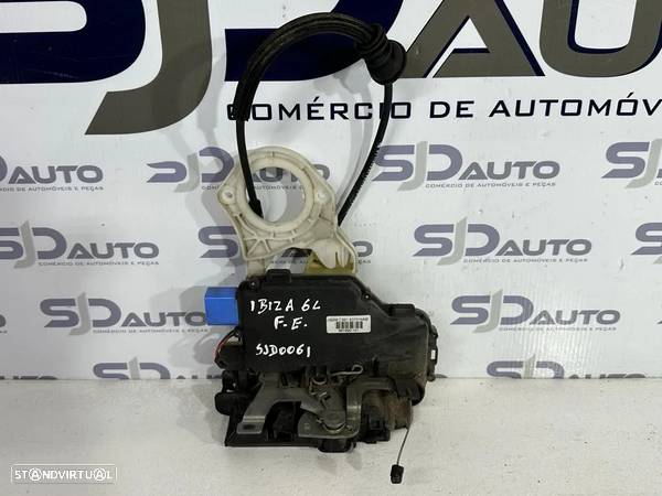 Fecho Frente Direito / Esquerdo - Seat Ibiza 6L - 5