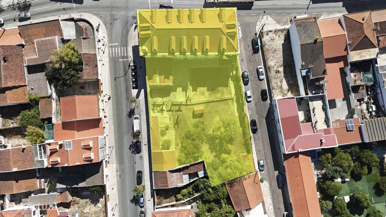 Edifício Emblemático no Coração de Almeirim-1