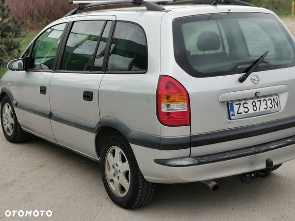 Opel Zafira 2.2 DTI Comfort - 2