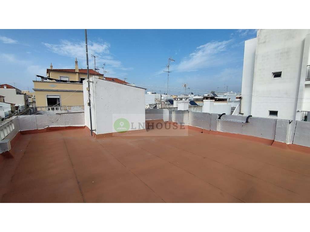 Apartamento T2 com terraço para venda no centro de Vila Real de San...-18