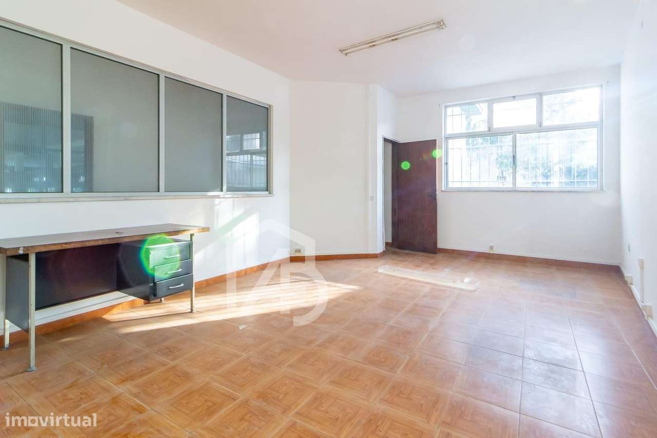 Prédio com potencial de reabilitação – Pernelhas, Leiria - Grande imagem: 4/58