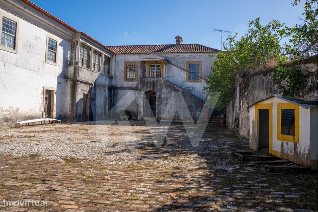 Propriedade edificada em pleno centro histórico das Caldas da Rainha,