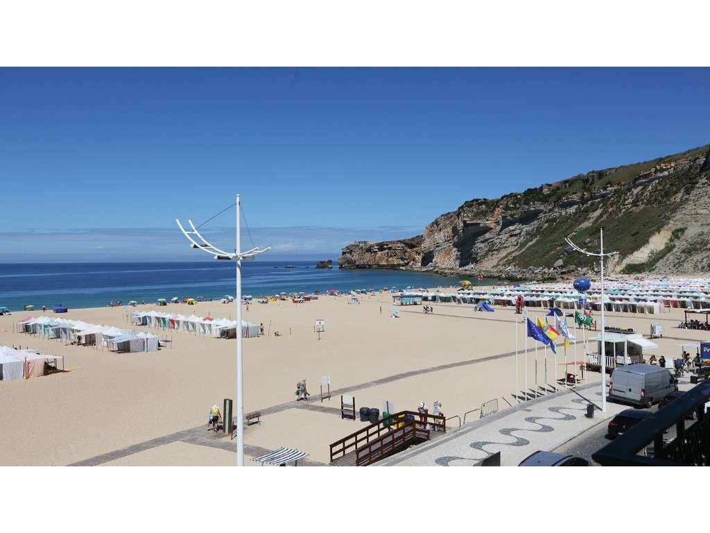 Apartamento T1 + Sotão em Primeira Linha de Mar na Nazaré-8