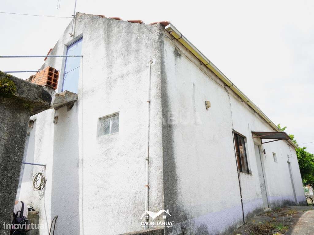 Moradia T2 com terreno, terraço e um anexo.-24